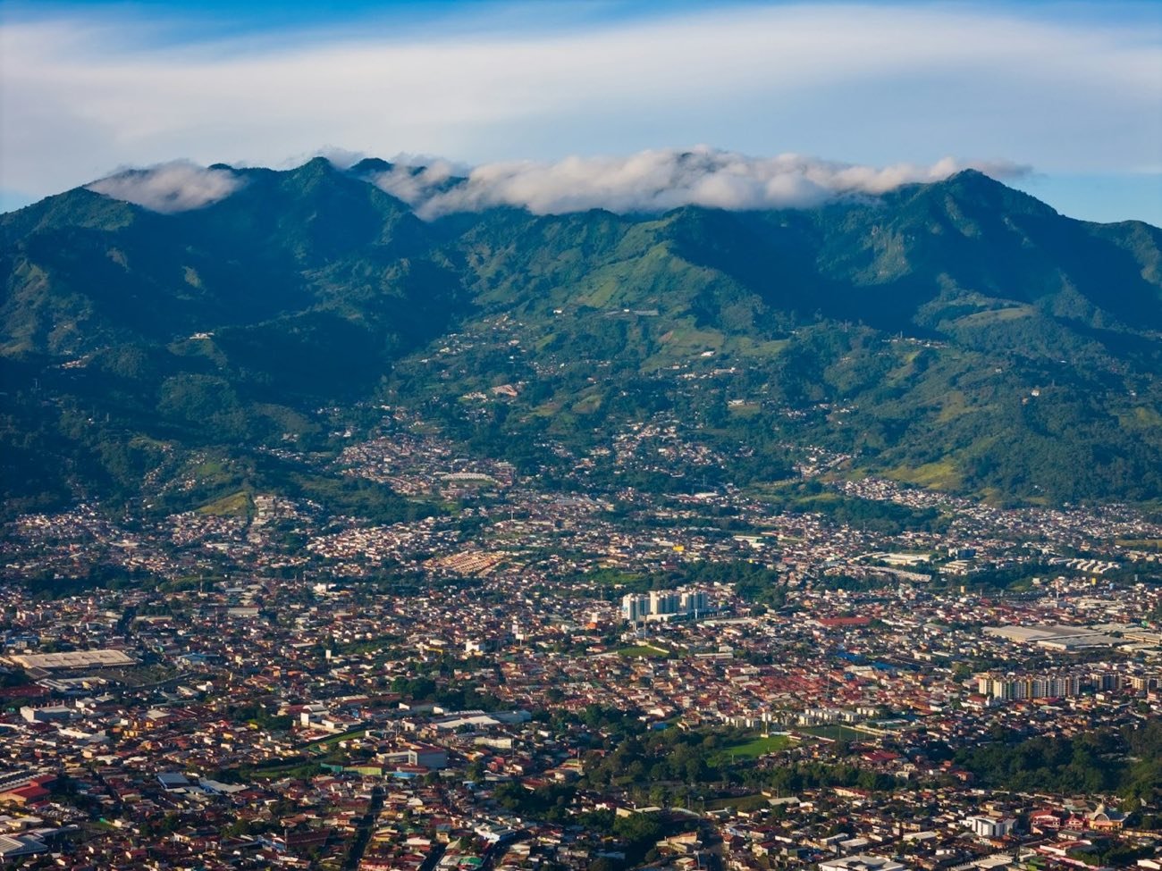 Las montañas del Valle Central sobre San José